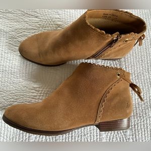 JACK ROGERS womens 9.5 Charlotte Ankle BOOTIE Tan Suede Leather Zip Bow Tie BOOT